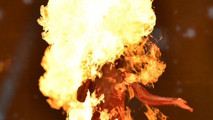 Diváci Eurovízie v šoku. Speváčku pohltili plamene