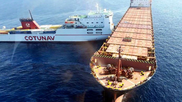 Pri pobreží Korziky sa zrazili dve nákladné lode.