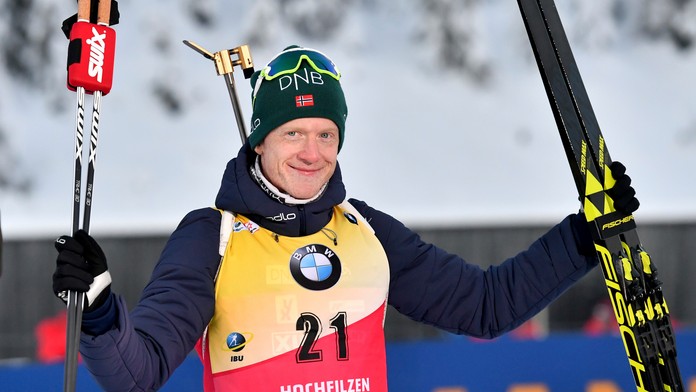 Biatlonista Johannes Thingnes Bö sa raduje zo šprintu v Hochfilzene.