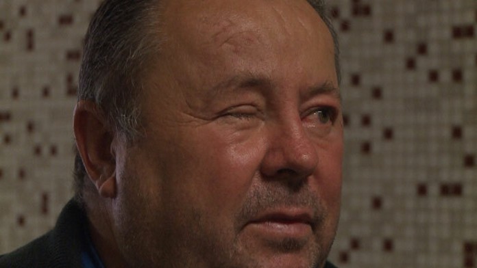 Mužovi vybili policajti oko