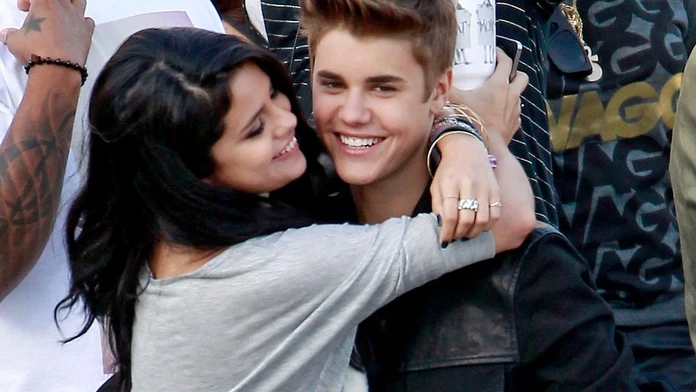 justin a selena.jpg