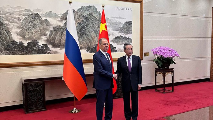 Wang I na schôdzke so Sergejom Lavrovom.