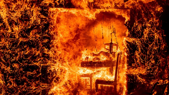 FOTOGRAFIE TÝŽDŇA: Otvorili Pelješacký most, kamenná lavína na Filipínach či pohľad do ľadovcovej jaskyne