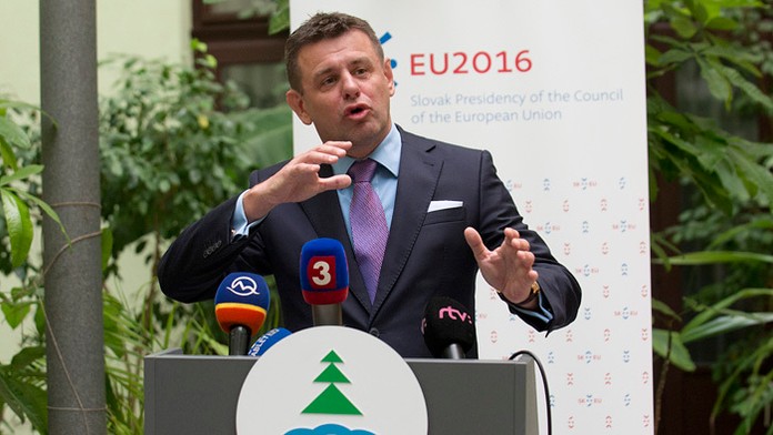 Minister životného prostredia László Sólymos.