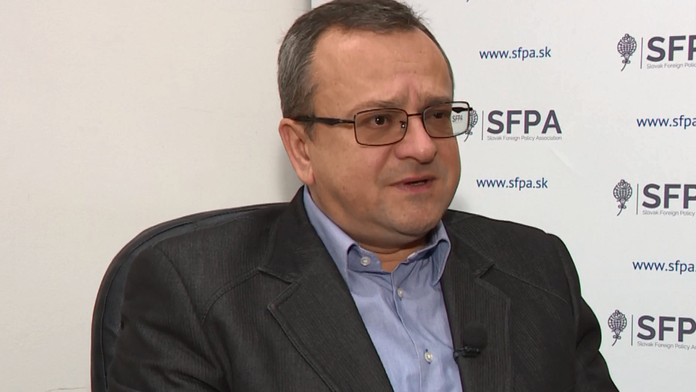 Riaditeľ Slovenskej spoločnosti pre zahraničnú politiku Alexander Duleba.