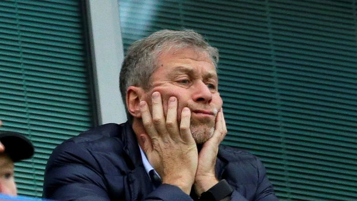 Ruský miliardár Abramovič predá Chelsea, výnos pôjde pre obete vojny na Ukrajine