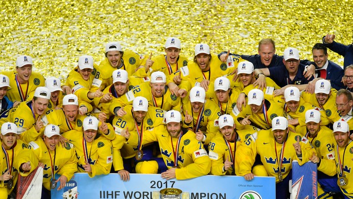 Švédsky tím s trofejou pre majstra sveta.jpg