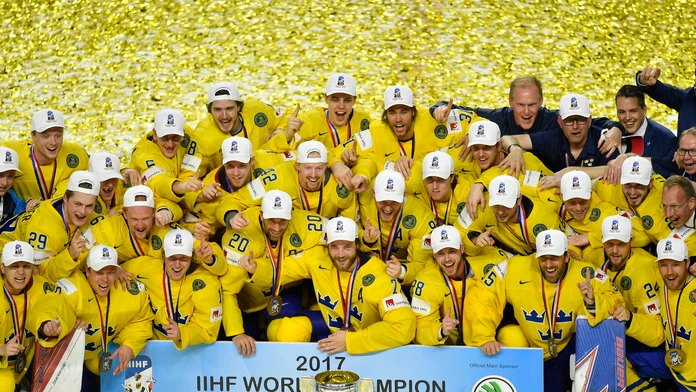 Švédsky tím s trofejou pre majstra sveta.jpg