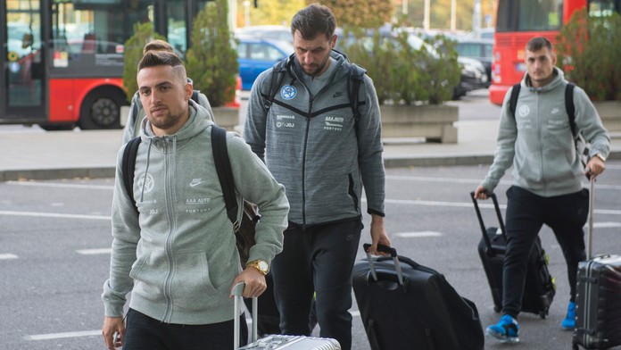 Slovenskí futbalisti odleteli do Švédska