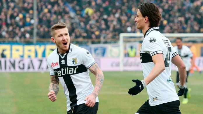 Roberto Inglese a Juraj Kucka z Parmy