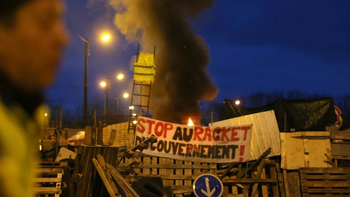Protest proti zvyšovaniu daní z pohonných hmôt v Le Mans.