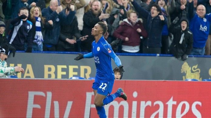 Demarai Gray sa raduje po svojom góle..jpg