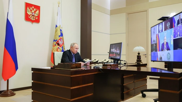 Kremeľ popiera správu, že Putin ponúkal USA zmrazenie vojny na Ukrajine