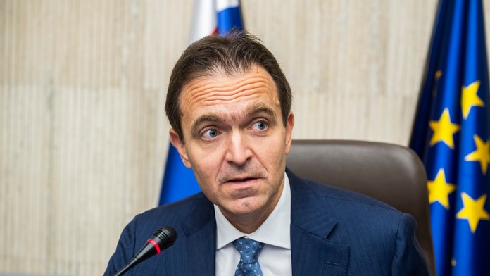 Na snímke predseda úradníckej vlády SR Ľudovít Ódor počas rokovania vlády.