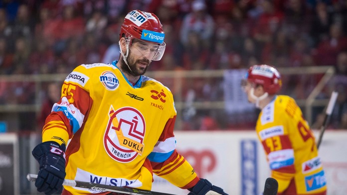 Na archívnej snímke z 28. apríla 2014 alžirsky prezident Abdal Azíz Buteflika v Alžíre..jpg