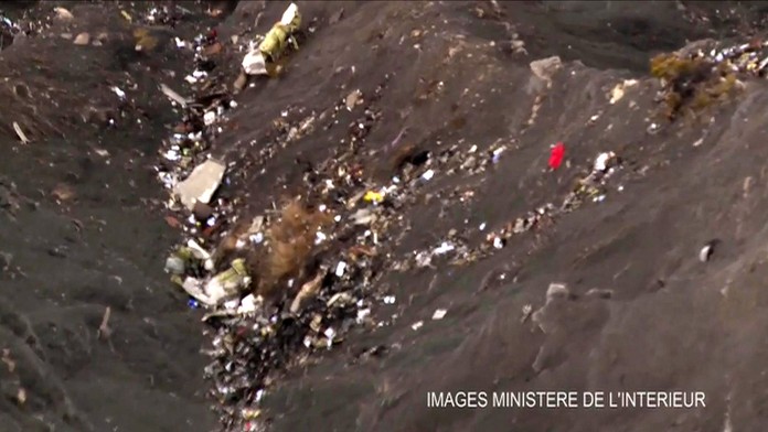 Francúzske ministerstvo vnútra zverejnilo nové fotografie z miesta tragédie.