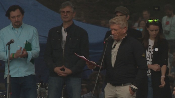 Richard Stanke na bratislavskom protest Za slušné Slovensko.