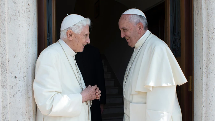 Benedikt XVI. opustil dnes Vatikán po prvý raz od svojho odstúpenia z funkcie. 