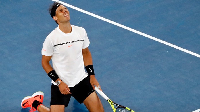 Španiel Rafael Nadal sa teší z víťazstva vo štvrťfinále AO nad Milošom Raoničom.