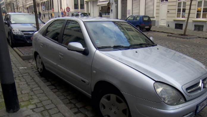 Odstavené auto Slováka v Bruseli, kde našli motorovú pílu.