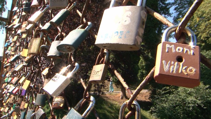 Zámky lásky na moste pod Bojnickým zámkom.
