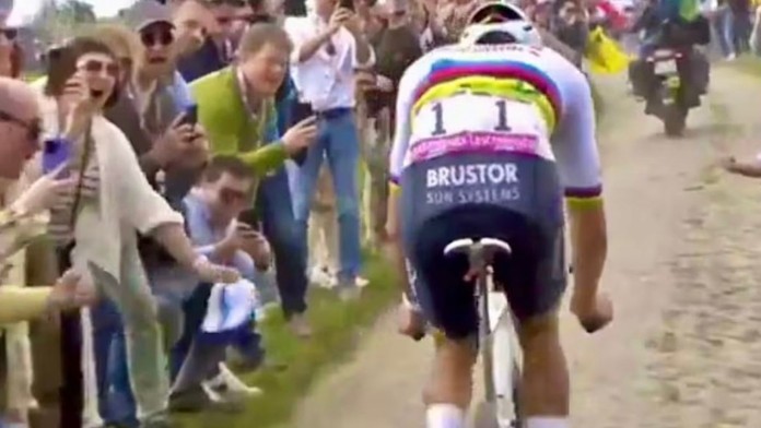 Incident z Paríž-Roubaix 2024