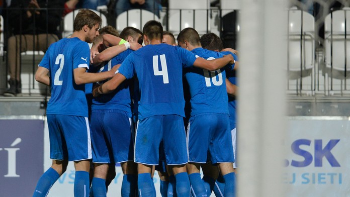 Slováci sa tešia po góle v zápase s Cyprom