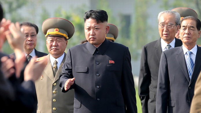 Na archívnej snímke z júla 2013 severokórejský líder Kim Čong-un v  Pchjongjangu.