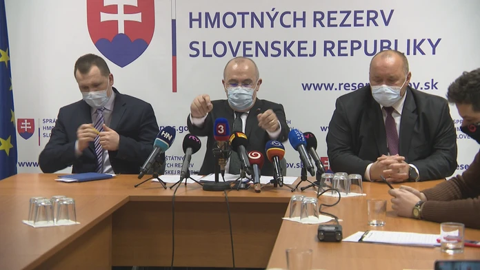 Aj vyše pol milióna na ruku. Takto mali vyzerať tendre v štátnych hmotných rezervách v časoch, keď im šéfoval Kajetán Kičura