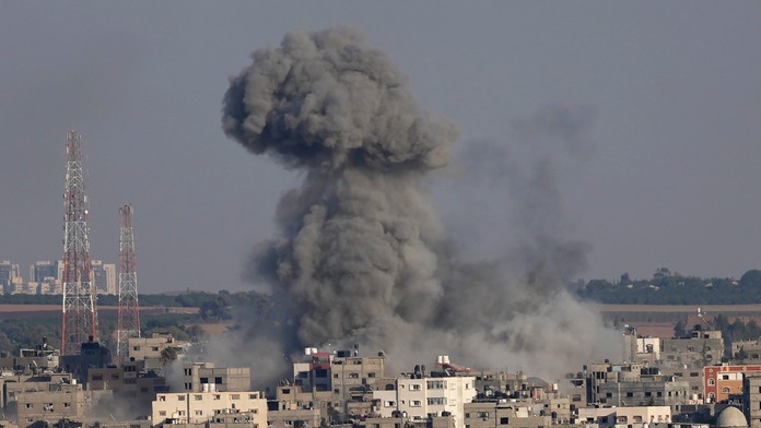 Izrael v reakcii na raketové útoky zaútočil na ciele hnutia Hamas