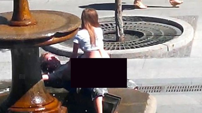 sex na fontane.jpg