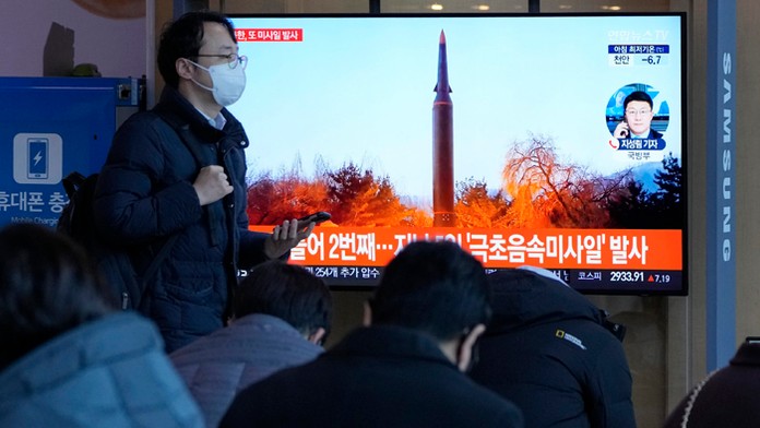 Severná Kórea odpálila do Japonského mora ďalšiu neidentifikovanú strelu.