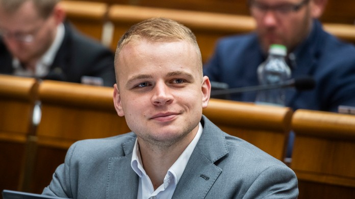 Rázny krok YouTubu: Odstránil kanály Milana Mazureka a Kulturblogu