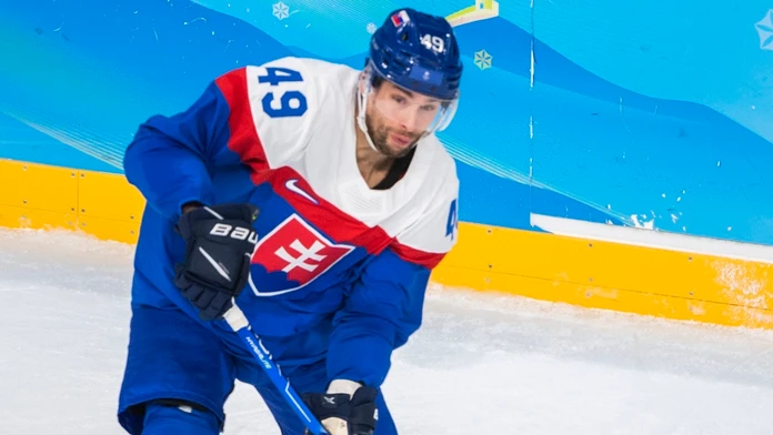 Na snímke hokejista Slovenska Samuel Takáč v zápase základnej C-skupiny Švédsko - Slovensko.