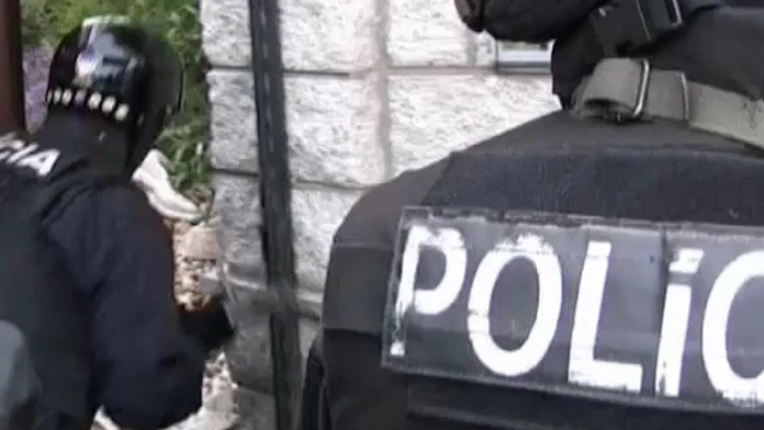 Polícia