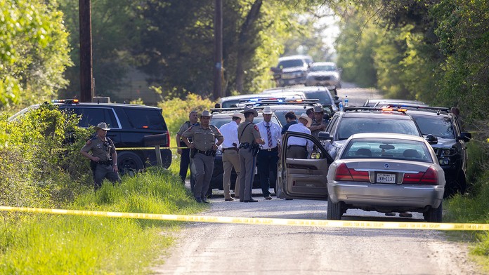 Polícia na mieste streľby.