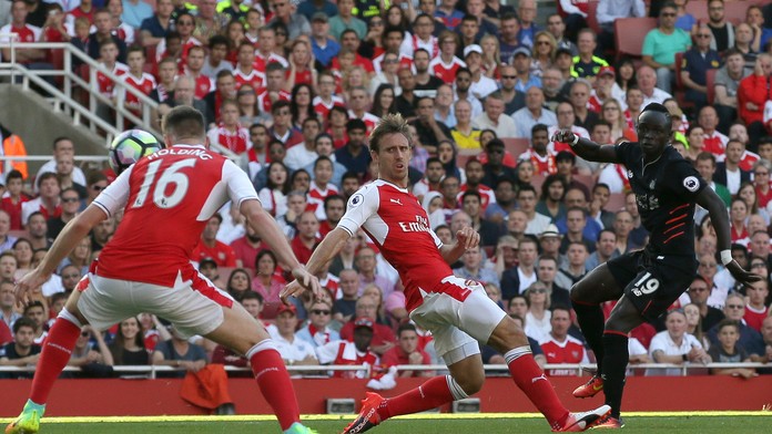 Sadio Mané strieľa gól Arsenalu.