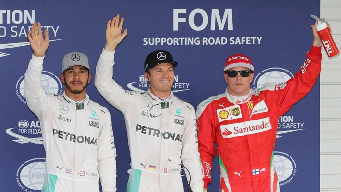 Prvý Nico Rosberg, druhý Brit Lewis Hamilton (vľavo) a tretí Fín Kimi Räikkönen.