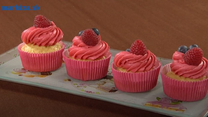 Mňaaaaam! Upečte si kokosovo-malinový cupcake
