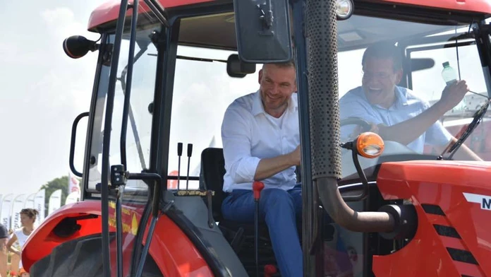 Peter Pellegrini a Maroš Šefčovič na traktore