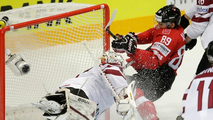 Švajčiari dokázali za chrbát Edgara Masalskisa v prvých dvoch tretinách dostať iba Codyho Almonda.