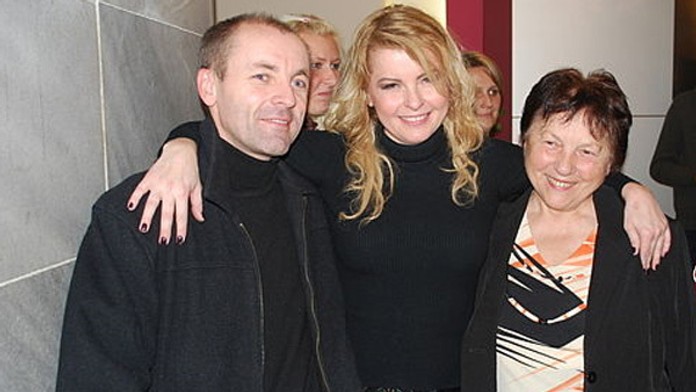 Iveta Bartošová s matkou a bratom Lumírom 