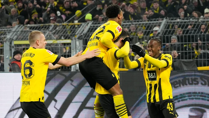 Štadión tlieskal v stoji: Dortmund ovládol 7-gólovú drámu a Haller sa vrátil. Tri body bral aj Leverkusen