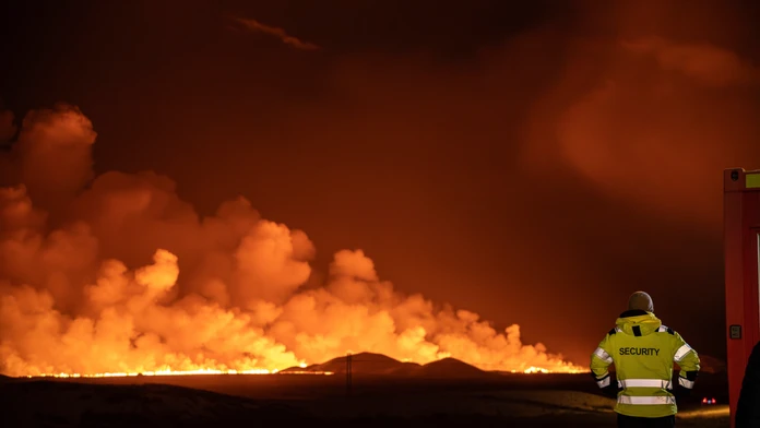 V islandskom Grindavíku sa otvorili sopečné trhliny, vypukla erupcia. Mesto nariadilo evakuáciu