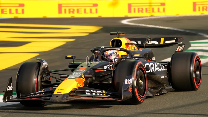 Max Verstappen si v Saudskej Arábii vybojoval pole position, tesne za ním skončil Leclerc