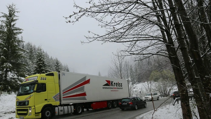 Sneženie na horskom priechode Donovaly 
