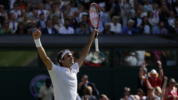Víťazné gesto Rogera Federera po víťazstve nad Chorvátom Marinom Čiličom.