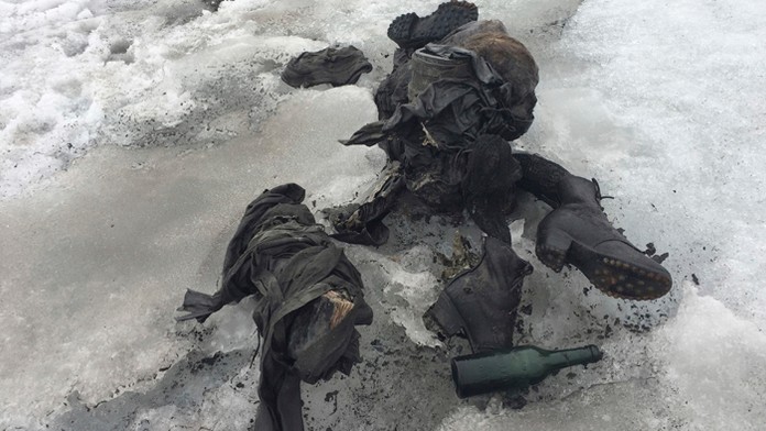 Manželov stratených 75 rokov našli zmrznutých na alpskom ľadovci.