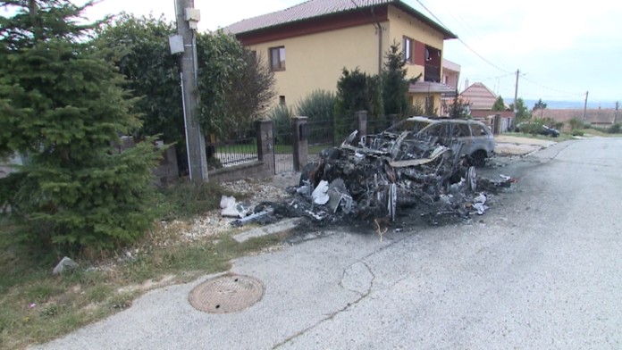V Nitrianskych Hrnčiarovciach zhoreli dve luxusné autá.