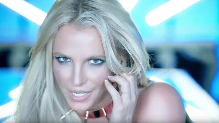 Britney Spears vo videoklipe Slumber Party